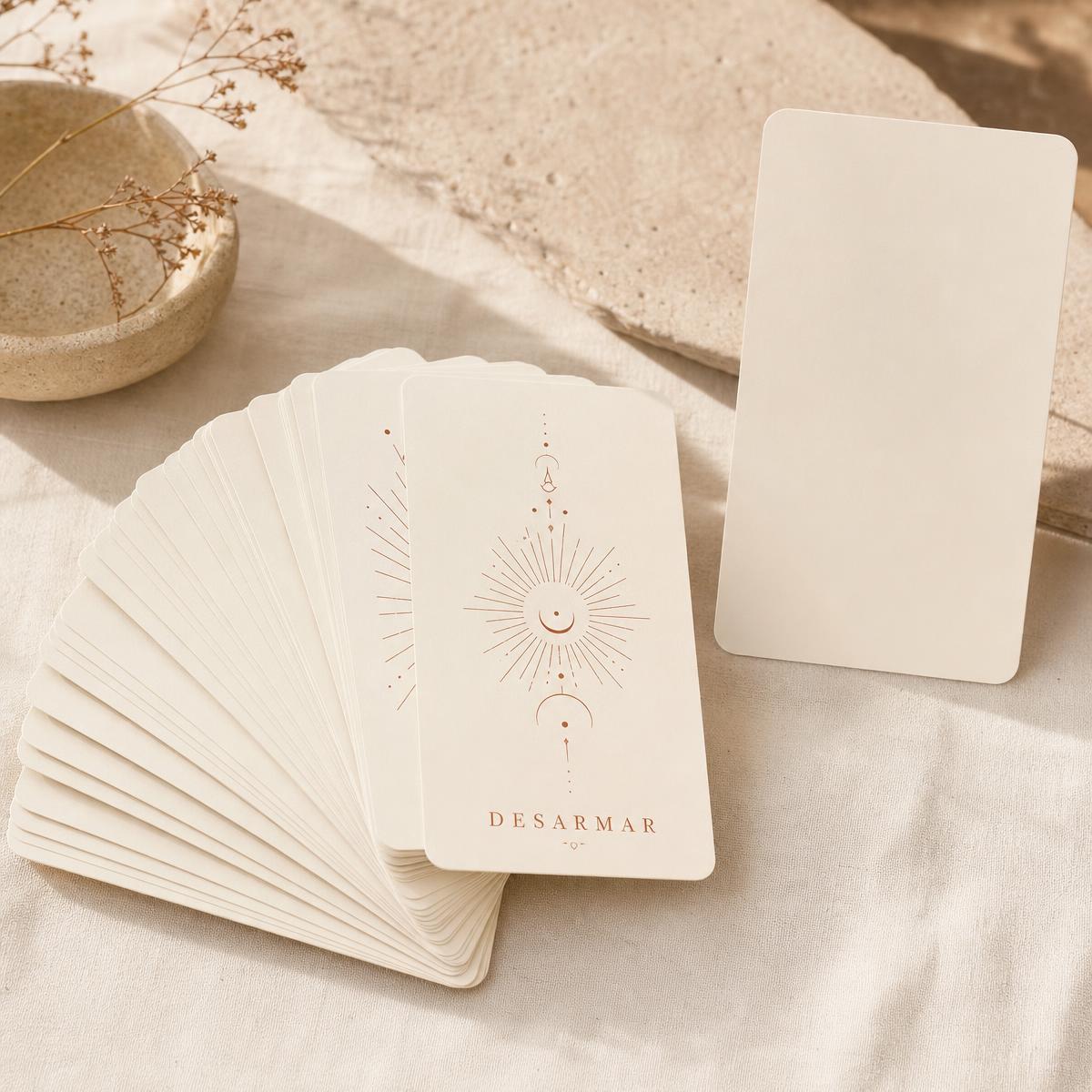 Mazo de 30 cartas DESARMAR desplegado en abanico